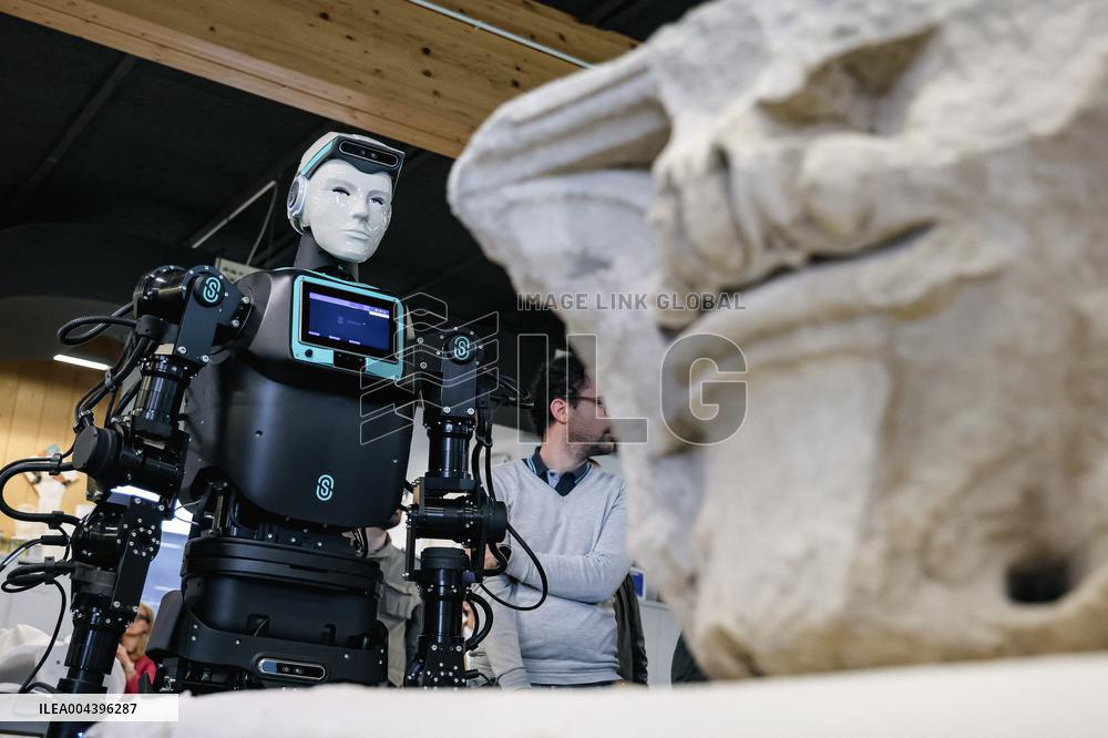 RoBee First Cognitive Humanoid For Restoration Unveiled - Milan