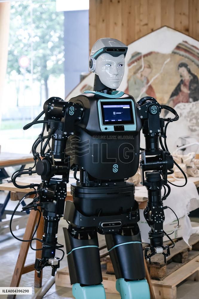 RoBee First Cognitive Humanoid For Restoration Unveiled - Milan