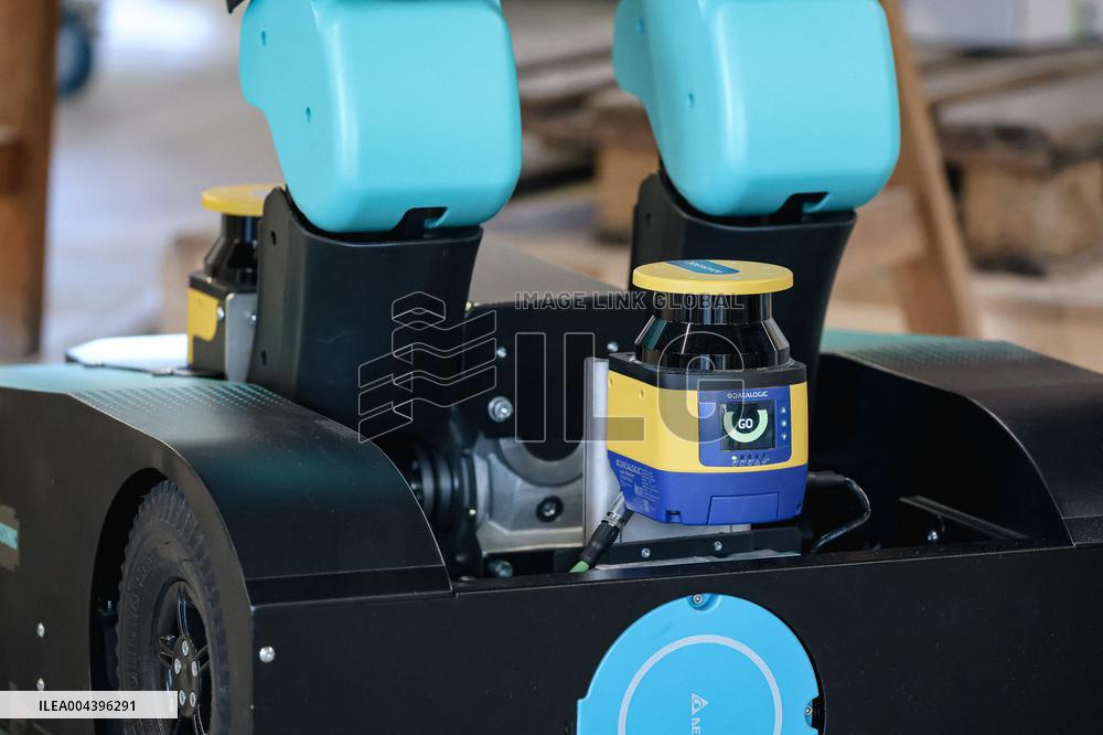 RoBee First Cognitive Humanoid For Restoration Unveiled - Milan