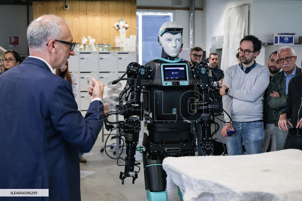 RoBee First Cognitive Humanoid For Restoration Unveiled - Milan