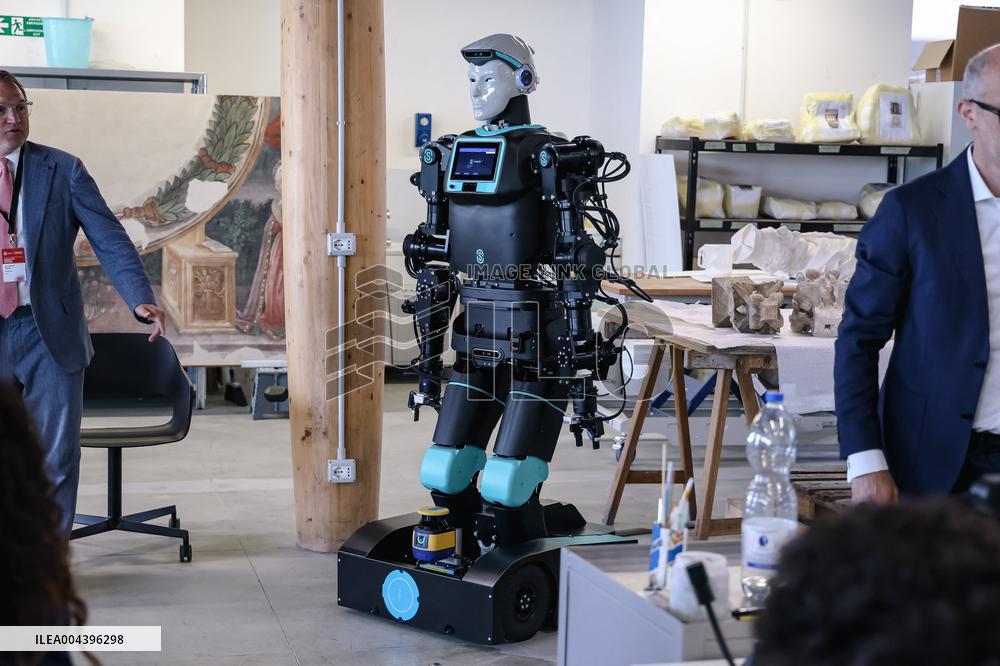 RoBee First Cognitive Humanoid For Restoration Unveiled - Milan