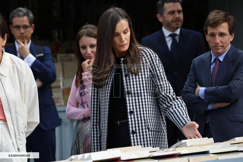 Queen Letizia Visits Cuesta de Moyano Book Fair - Madrid