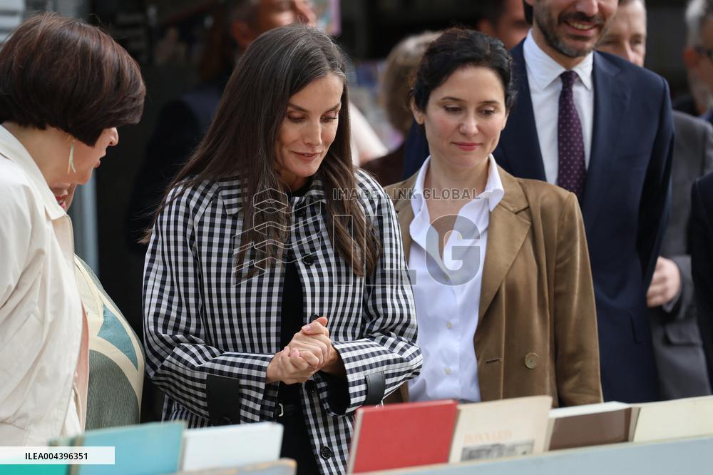 Queen Letizia Visits Cuesta de Moyano Book Fair - Madrid