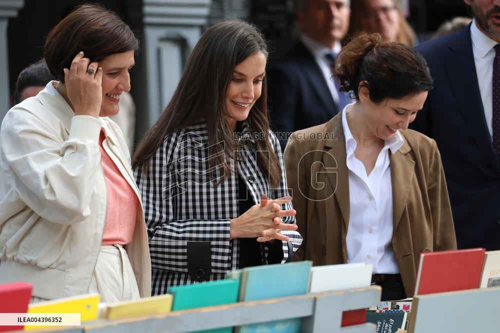 Queen Letizia Visits Cuesta de Moyano Book Fair - Madrid