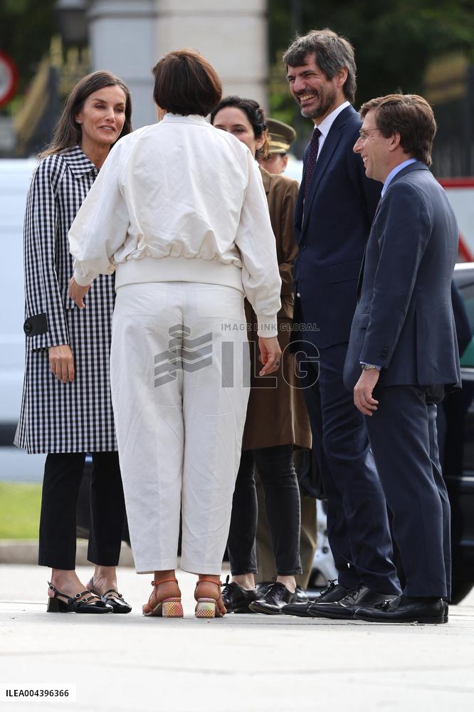Queen Letizia Visits Cuesta de Moyano Book Fair - Madrid