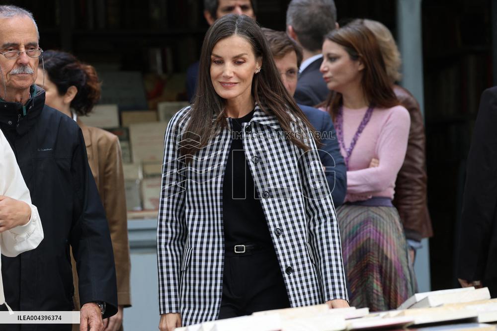 Queen Letizia Visits Cuesta de Moyano Book Fair - Madrid