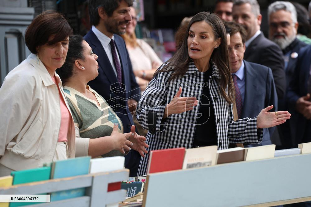 Queen Letizia Visits Cuesta de Moyano Book Fair - Madrid