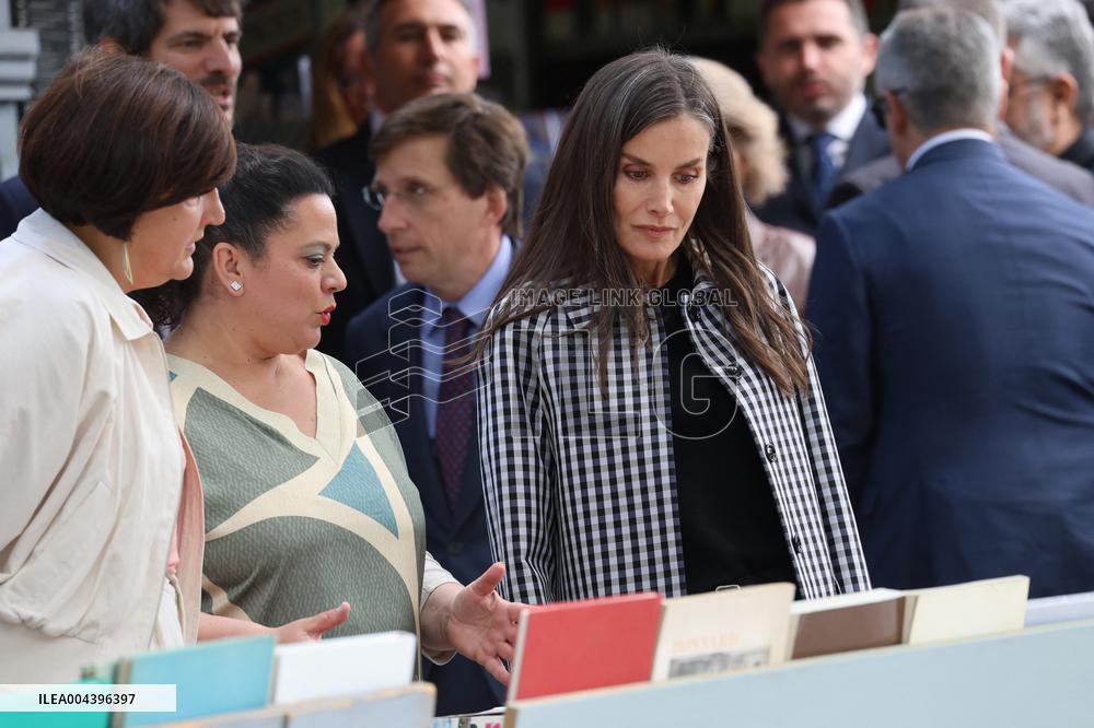 Queen Letizia Visits Cuesta de Moyano Book Fair - Madrid