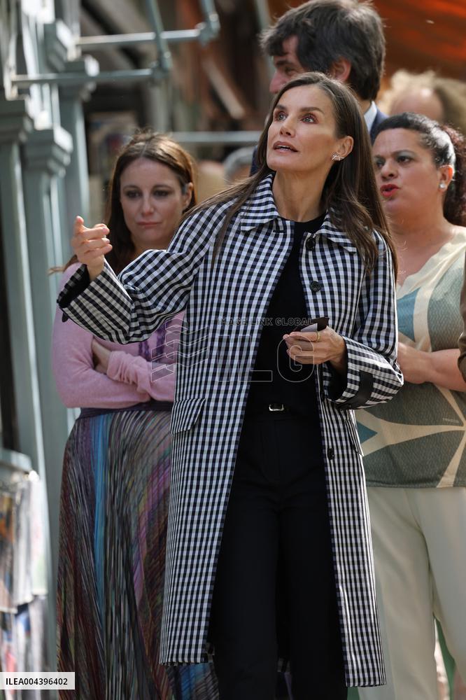 Queen Letizia Visits Cuesta de Moyano Book Fair - Madrid
