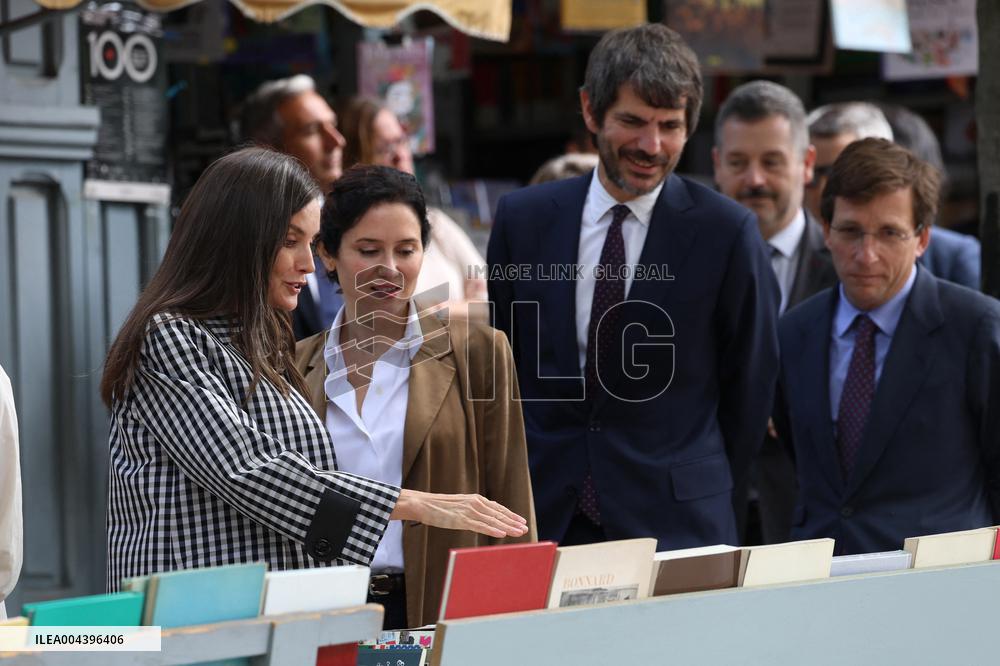 Queen Letizia Visits Cuesta de Moyano Book Fair - Madrid