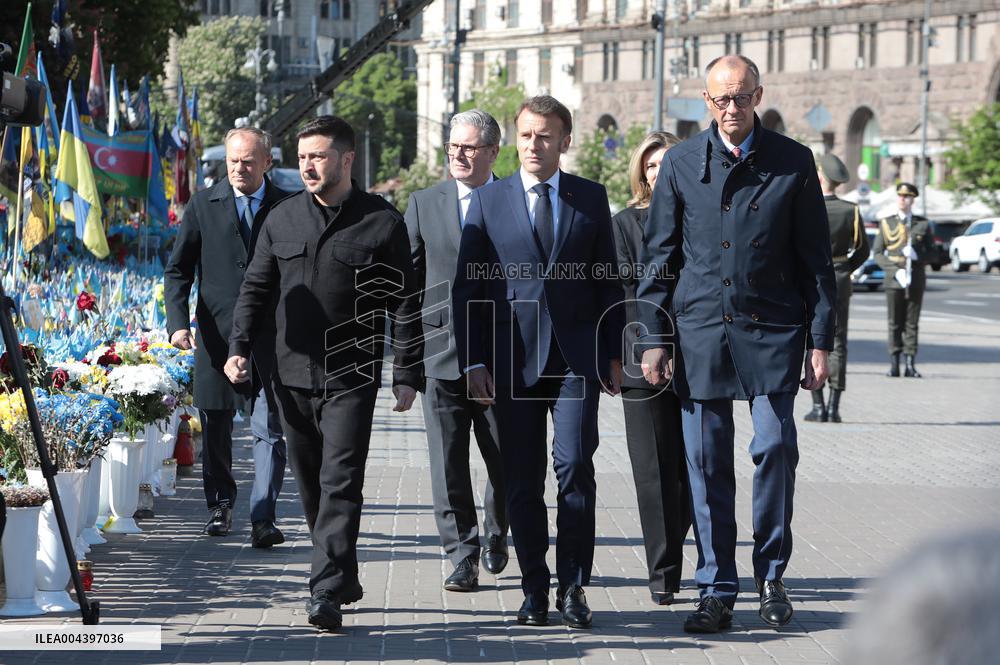 Ukrainian President and European leaders pay tribute to fallen warriors in Kyiv