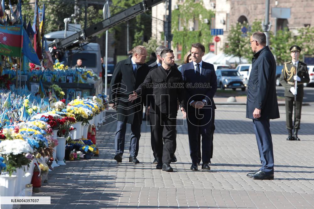 Ukrainian President and European leaders pay tribute to fallen warriors in Kyiv