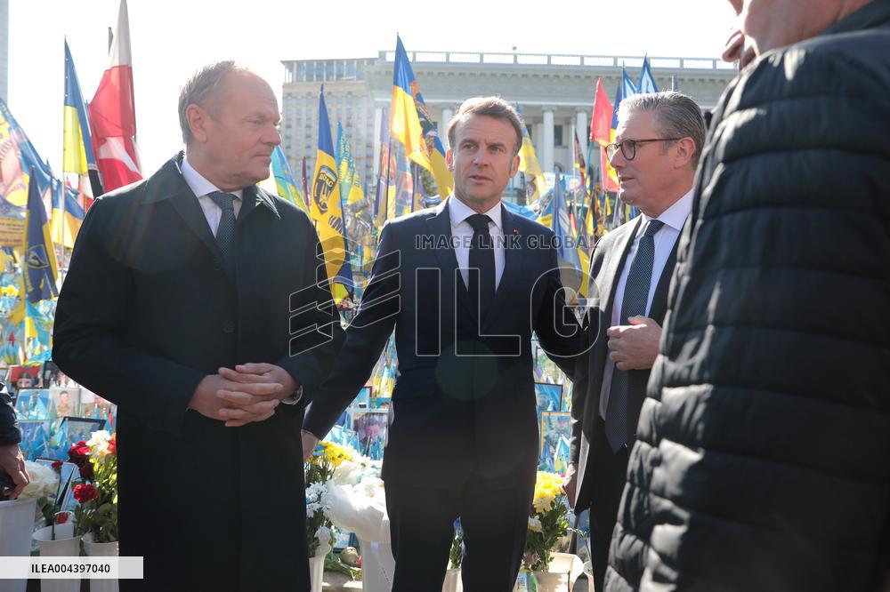 Ukrainian President and European leaders pay tribute to fallen warriors in Kyiv