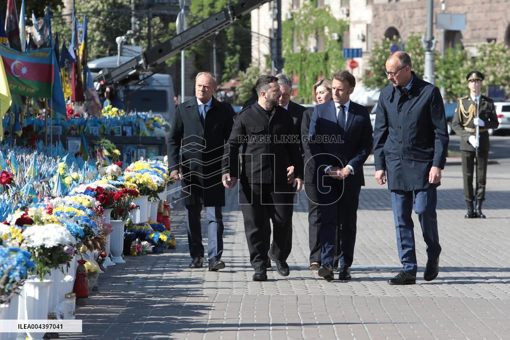Ukrainian President and European leaders pay tribute to fallen warriors in Kyiv