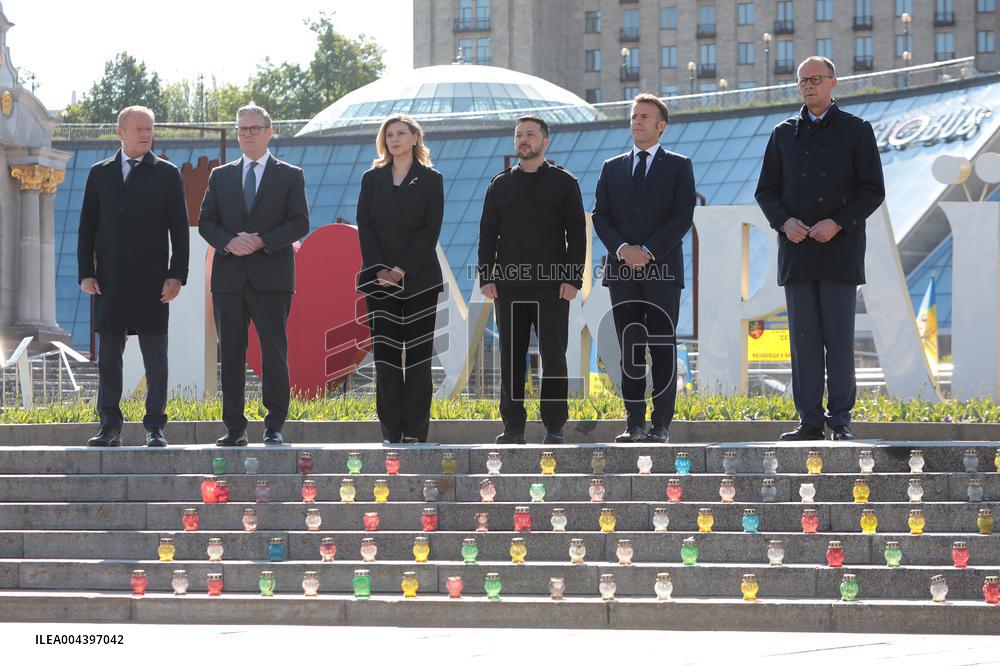 Ukrainian President and European leaders pay tribute to fallen warriors in Kyiv