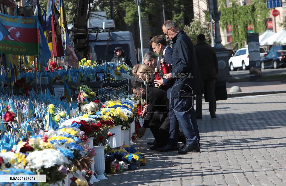 Ukrainian President and European leaders pay tribute to fallen warriors in Kyiv