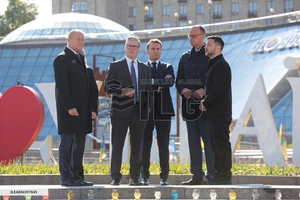 Ukrainian President and European leaders pay tribute to fallen warriors in Kyiv