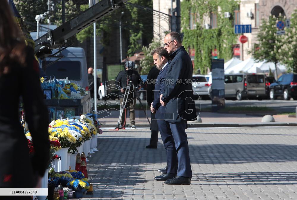Ukrainian President and European leaders pay tribute to fallen warriors in Kyiv