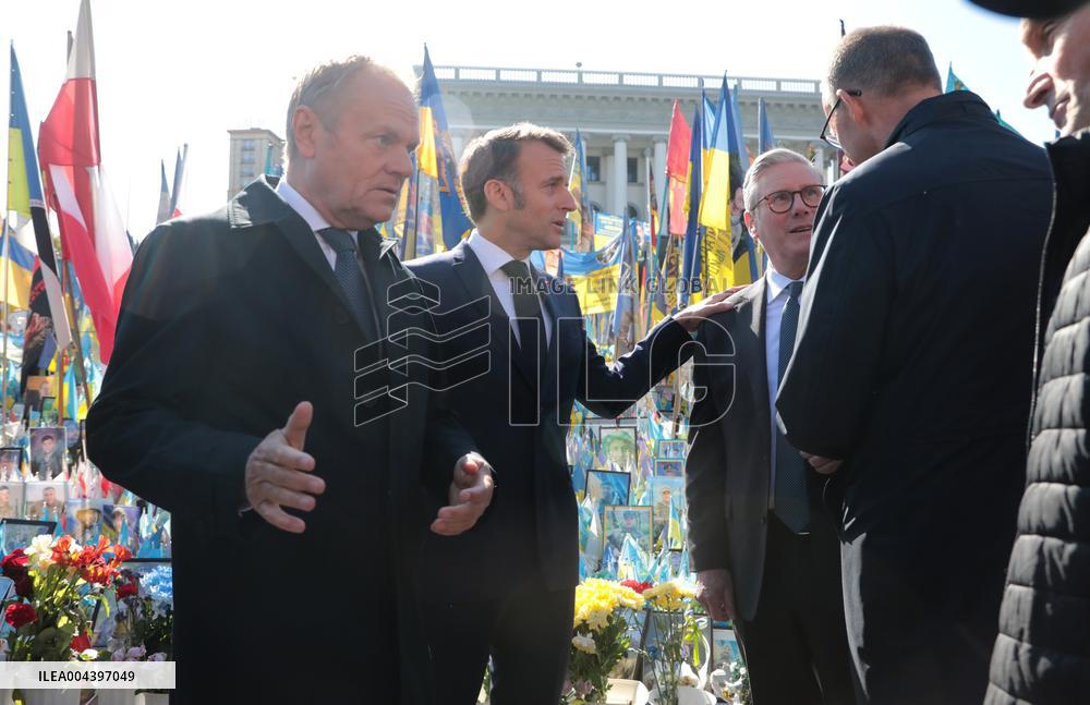 Ukrainian President and European leaders pay tribute to fallen warriors in Kyiv