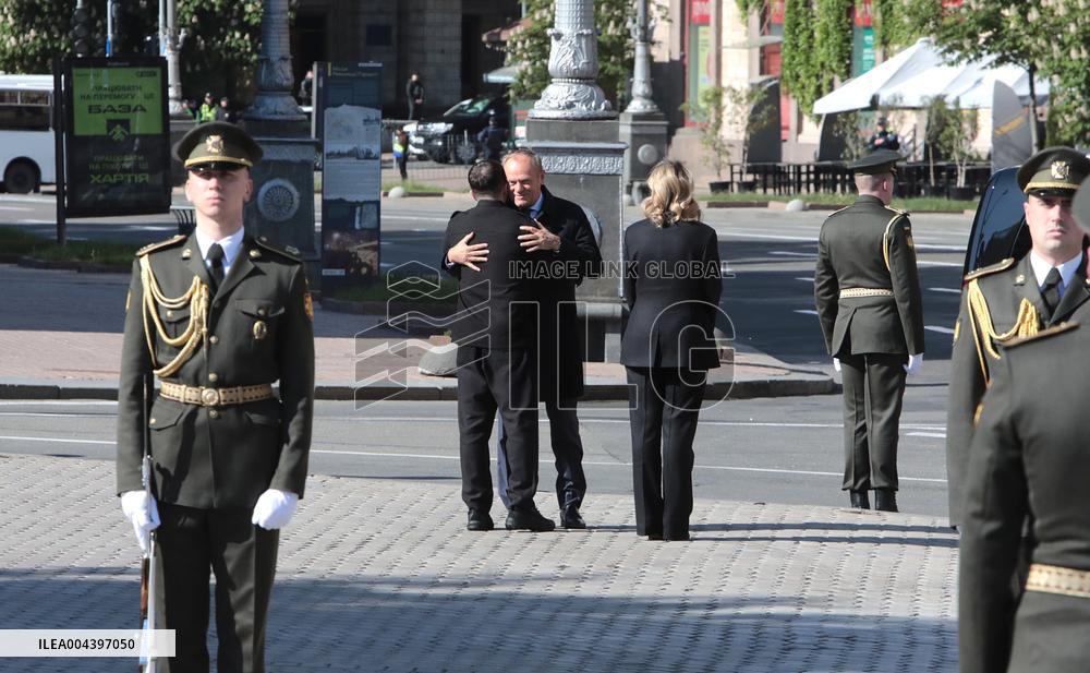 Ukrainian President and European leaders pay tribute to fallen warriors in Kyiv