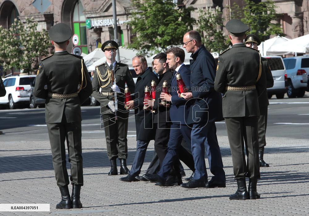 Ukrainian President and European leaders pay tribute to fallen warriors in Kyiv