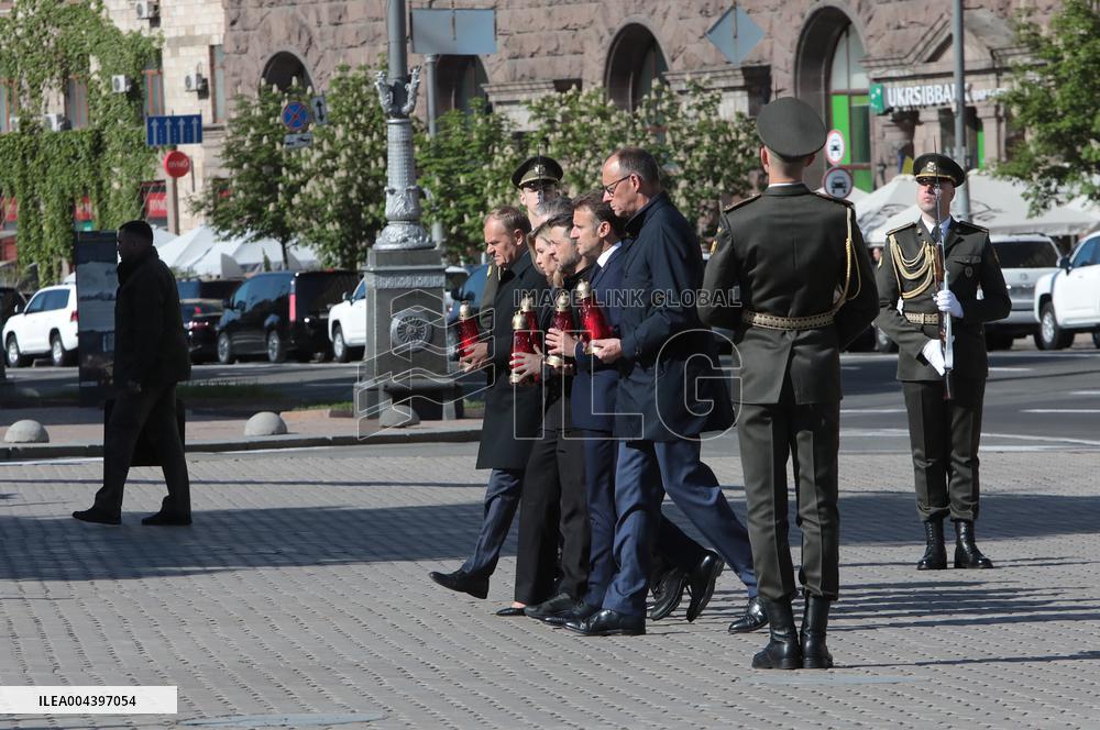 Ukrainian President and European leaders pay tribute to fallen warriors in Kyiv