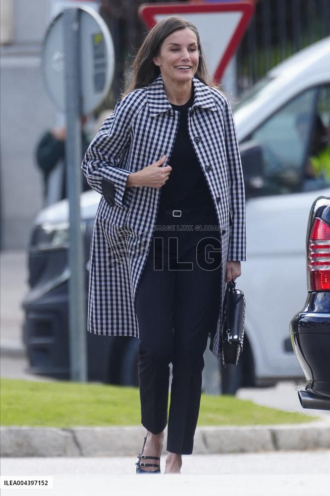 Queen Letizia Visits Cuesta de Moyano Book Fair - Madrid