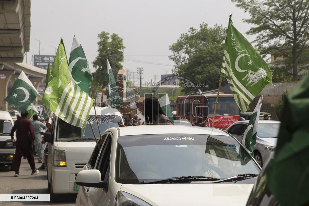 Rawalpindi Rally Backs Pakistan Military - Pakistan