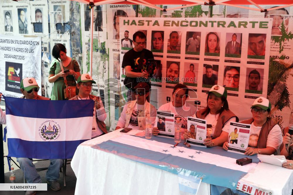 Vigil in Mexico City Honors Mothers of the Missing - Mexico