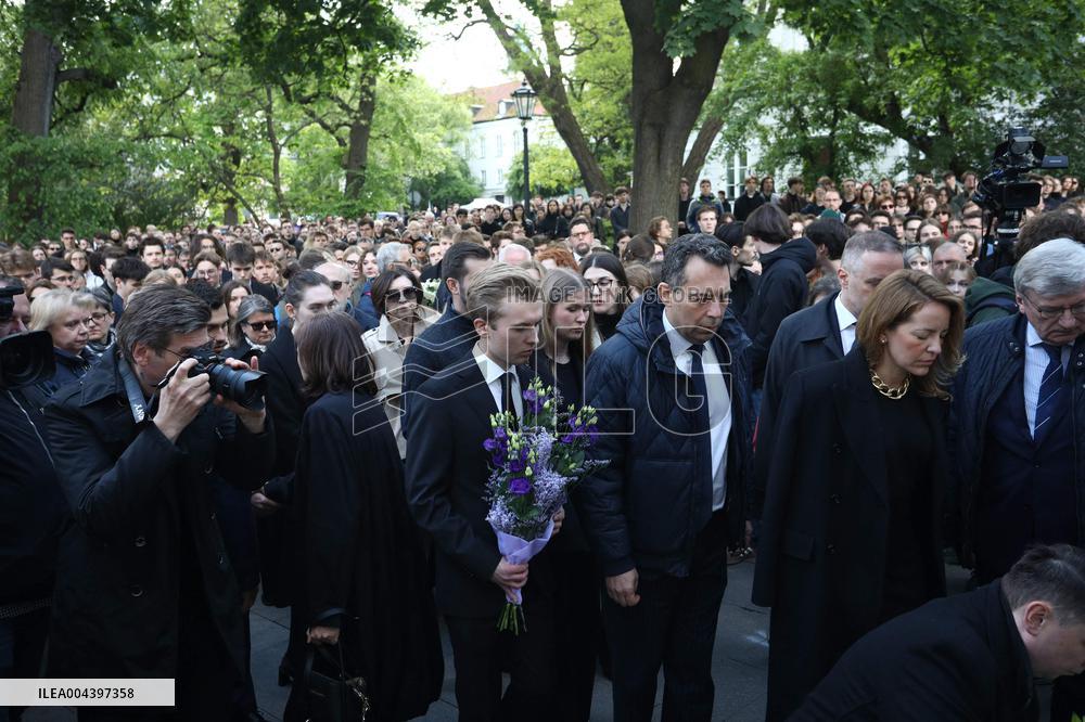 Woman Killed in Axe Attack at Warsaw University - Poland