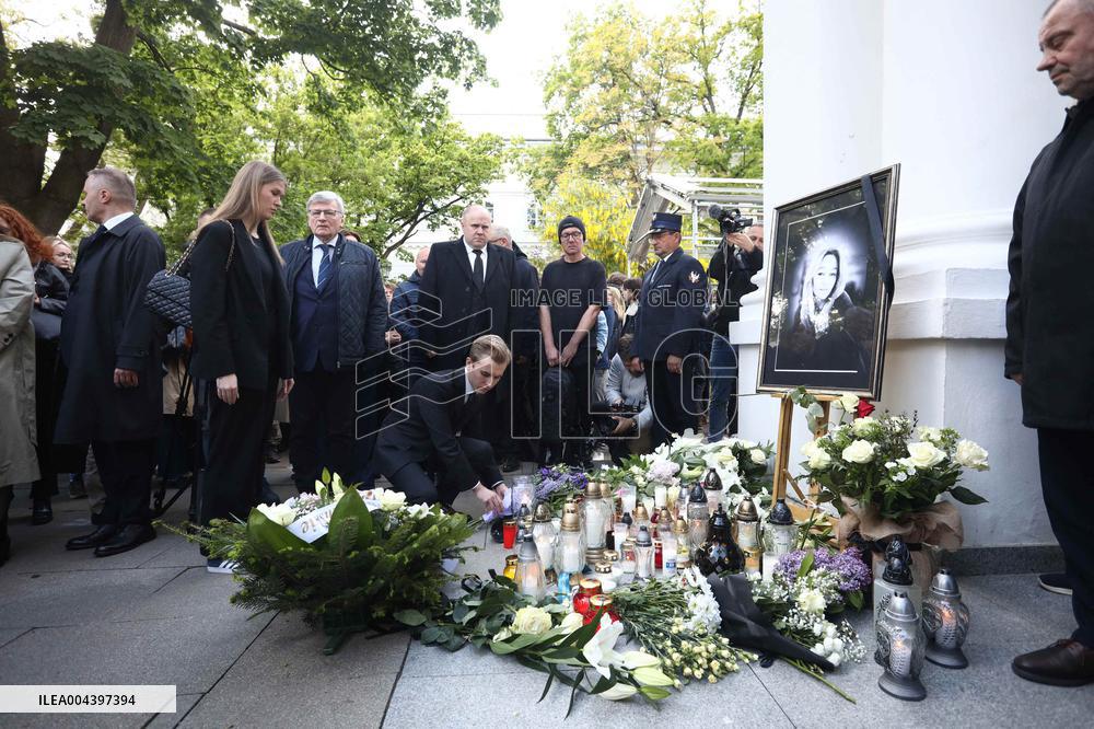 Woman Killed in Axe Attack at Warsaw University - Poland