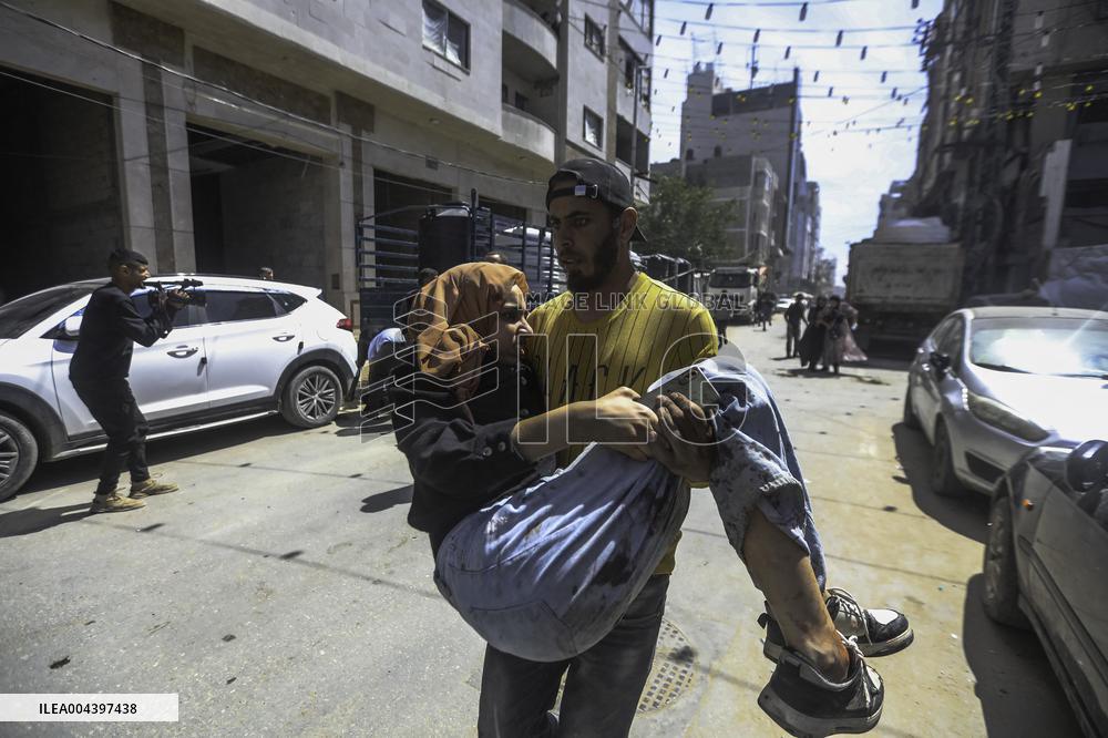 Israeli Strike On Crowded Restaurant Kills 33 And Injures Dozens - Gaza