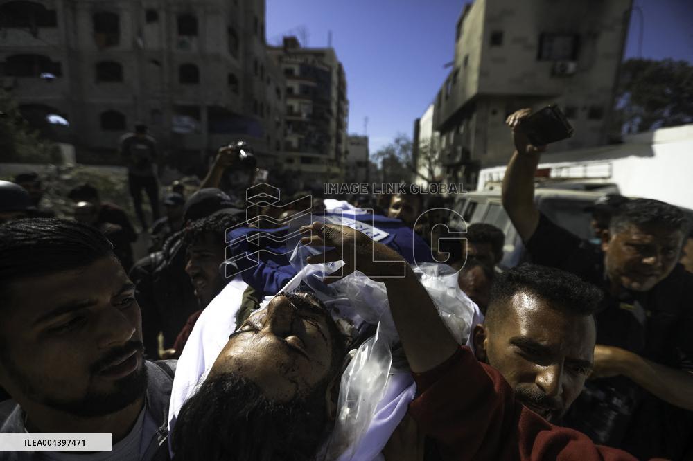 Israeli Strike On Crowded Restaurant Kills 33 And Injures Dozens - Gaza