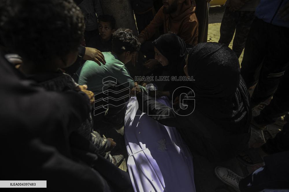 Israeli Strike On Crowded Restaurant Kills 33 And Injures Dozens - Gaza