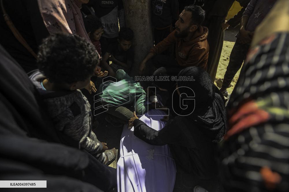 Israeli Strike On Crowded Restaurant Kills 33 And Injures Dozens - Gaza