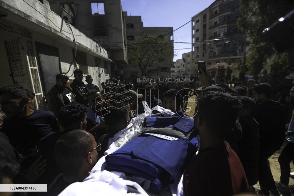 Israeli Strike On Crowded Restaurant Kills 33 And Injures Dozens - Gaza