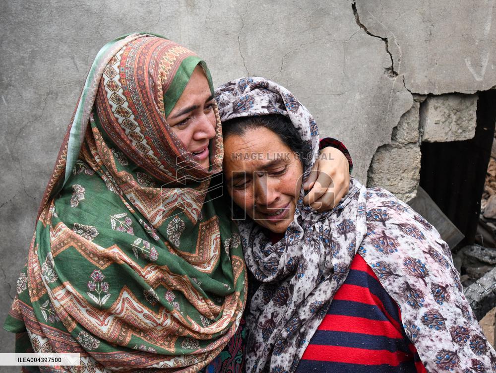 People Flee and Mourn After Border Strikes - Kashmir