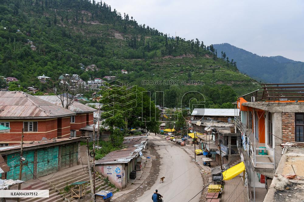 People Flee and Mourn After Border Strikes - Kashmir