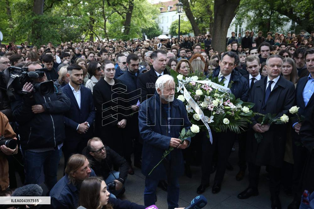 Woman Killed in Axe Attack at Warsaw University - Poland
