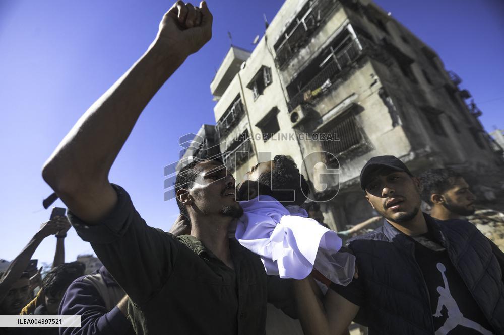 Israeli Strike On Crowded Restaurant Kills 33 And Injures Dozens - Gaza