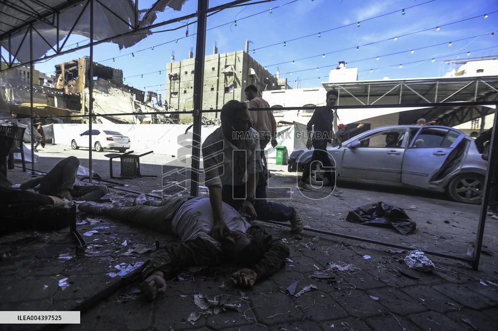 Israeli Strike On Crowded Restaurant Kills 33 And Injures Dozens - Gaza