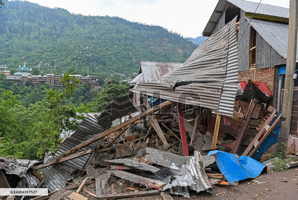 People Flee and Mourn After Border Strikes - Kashmir