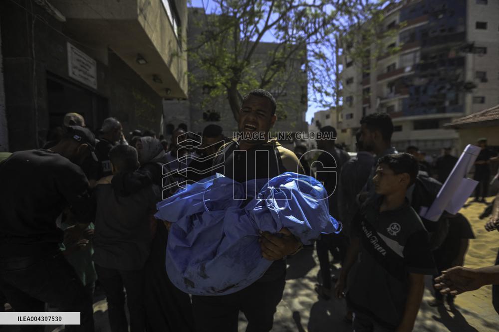 Israeli Strike On Crowded Restaurant Kills 33 And Injures Dozens - Gaza