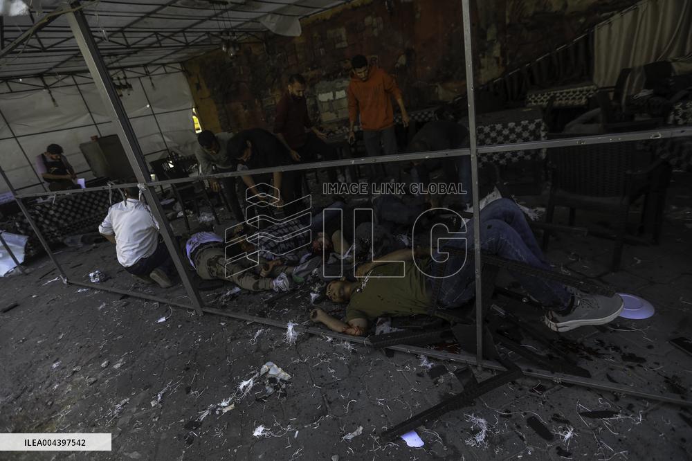Israeli Strike On Crowded Restaurant Kills 33 And Injures Dozens - Gaza