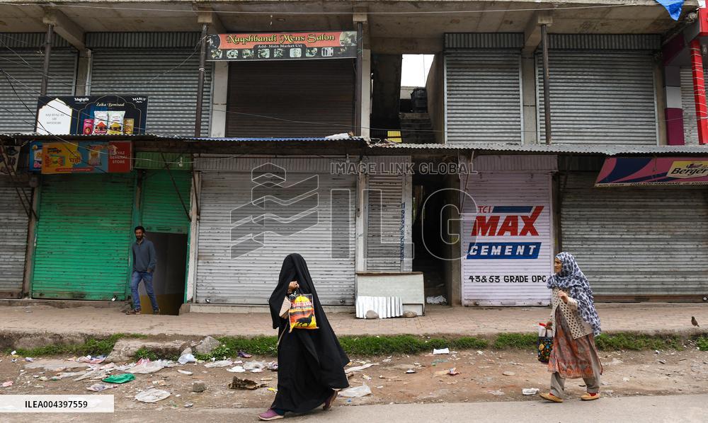 People Flee and Mourn After Border Strikes - Kashmir