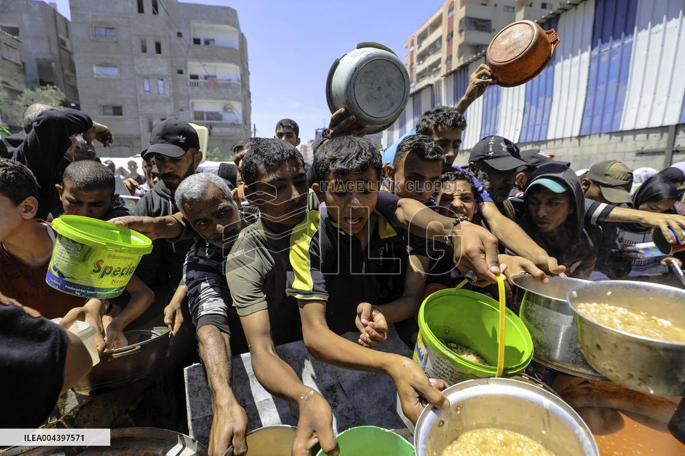 Palestinians Face Food Crisis Amid Shortages - Gaza