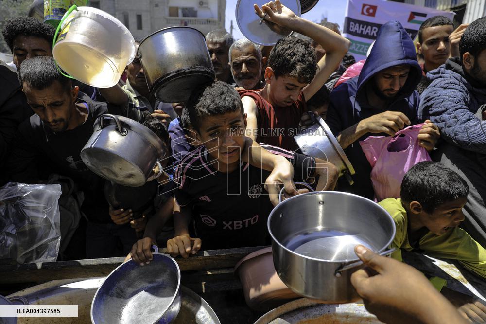 Palestinians Face Food Crisis Amid Shortages - Gaza