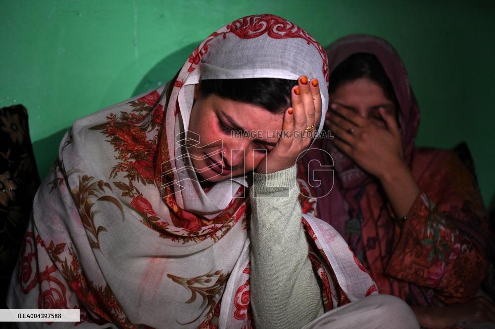 People Flee and Mourn After Border Strikes - Kashmir