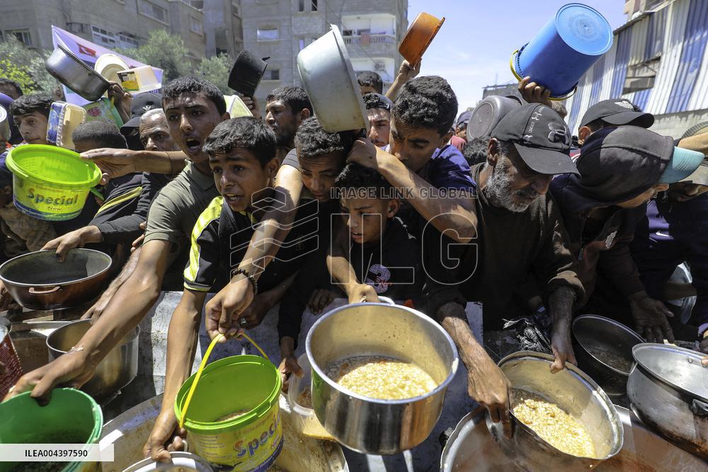 Palestinians Face Food Crisis Amid Shortages - Gaza