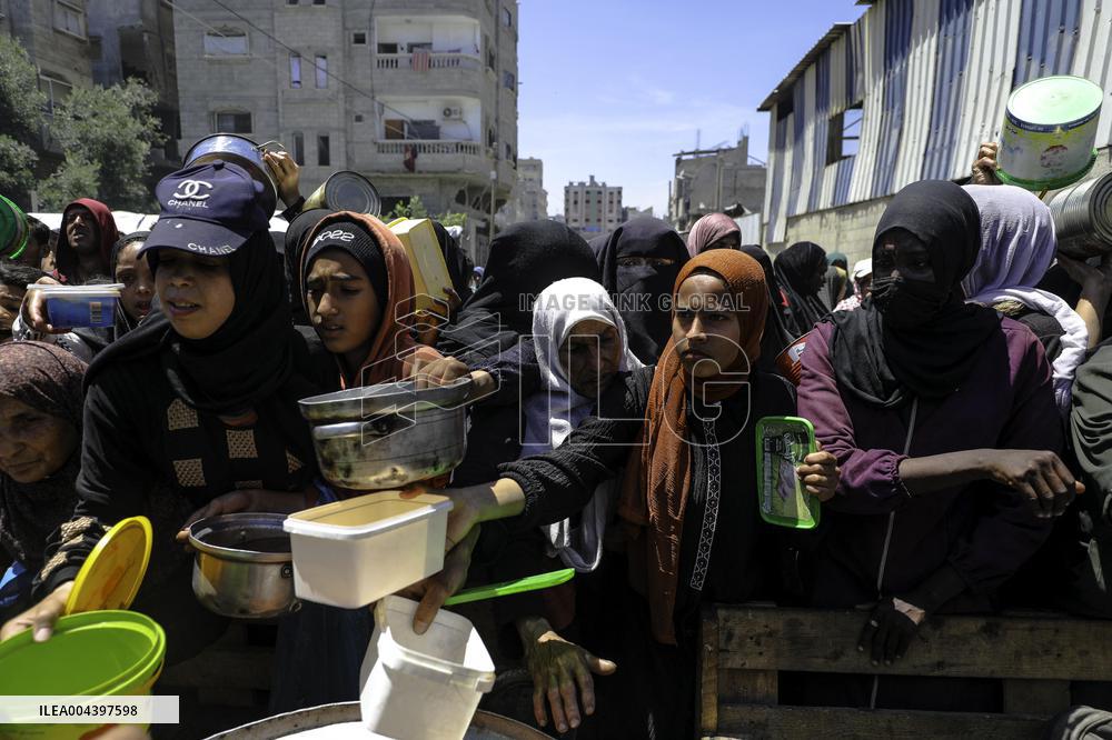 Palestinians Face Food Crisis Amid Shortages - Gaza